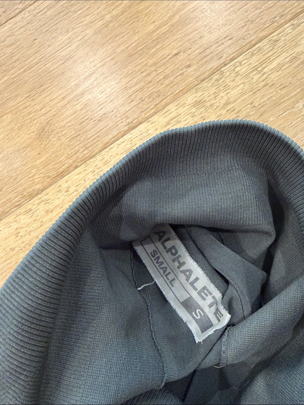 Alphalete Charcoal/Green High-Waist Leggings - Picture 4 of 4